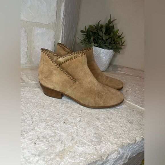 Jack Rogers Tan Suede Ankle Booties Low Heel Slip On Boots sz 9.5 M - Picture 1 of 10